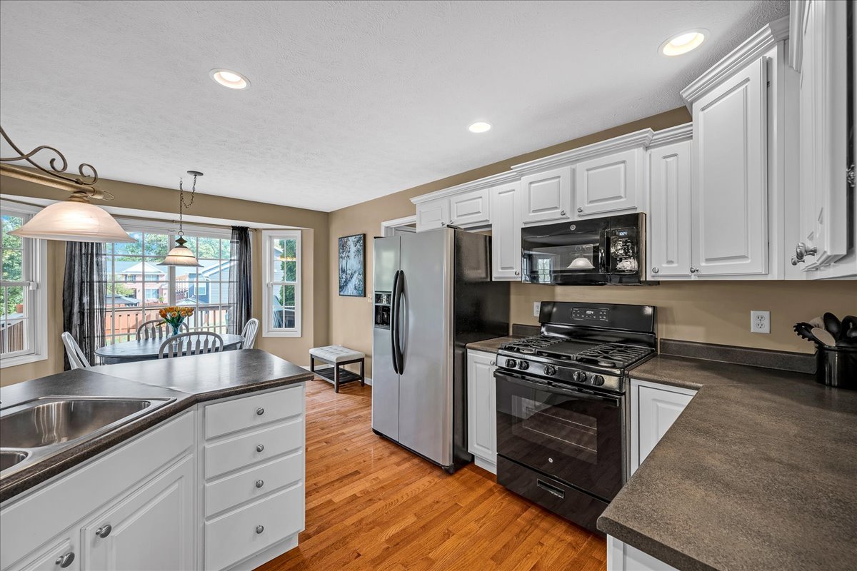 9 Willowbend Court, Bloomington, IL 61705