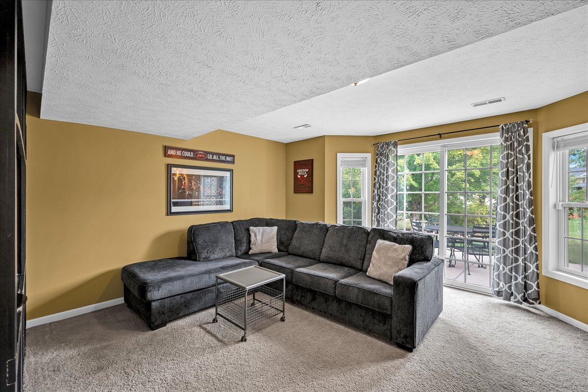 9 Willowbend Court, Bloomington, IL 61705