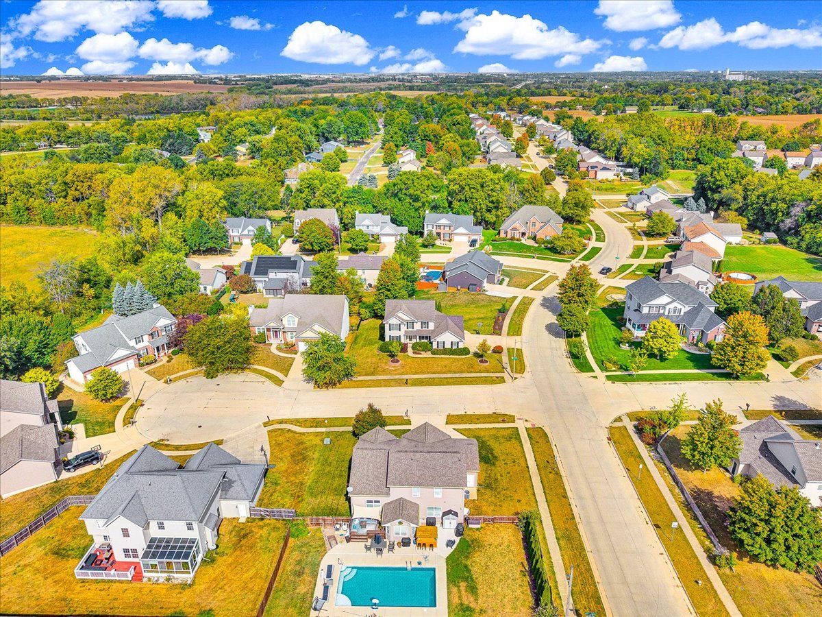 9 Willowbend Court, Bloomington, IL 61705