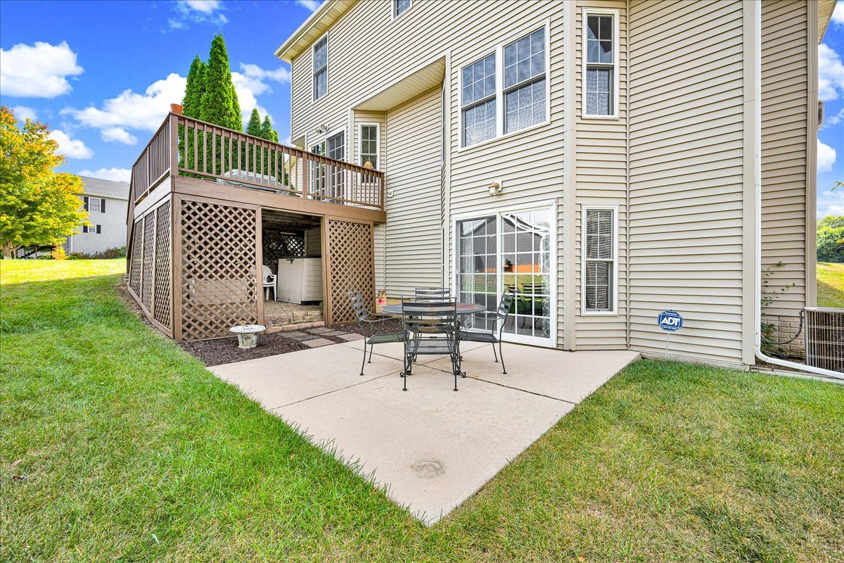 9 Willowbend Court, Bloomington, IL 61705