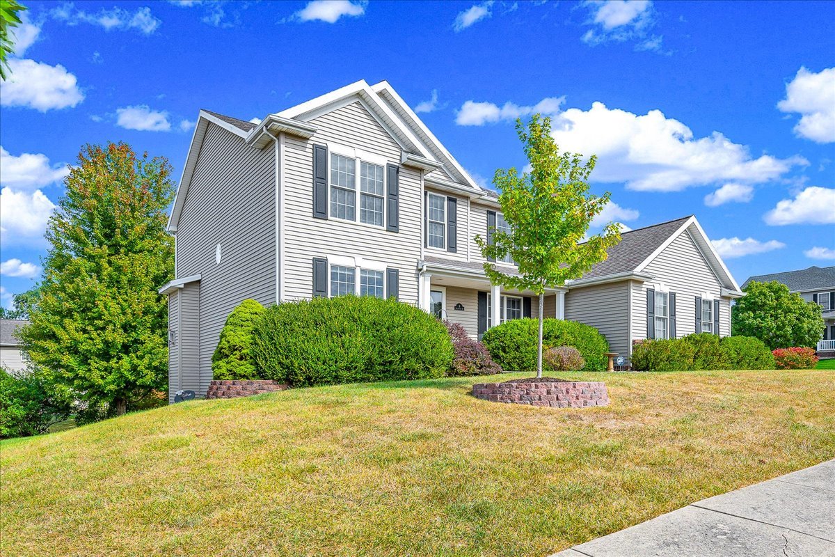 9 Willowbend Court, Bloomington, IL 61705