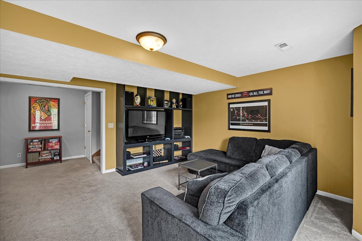 9 Willowbend Court, Bloomington, IL 61705