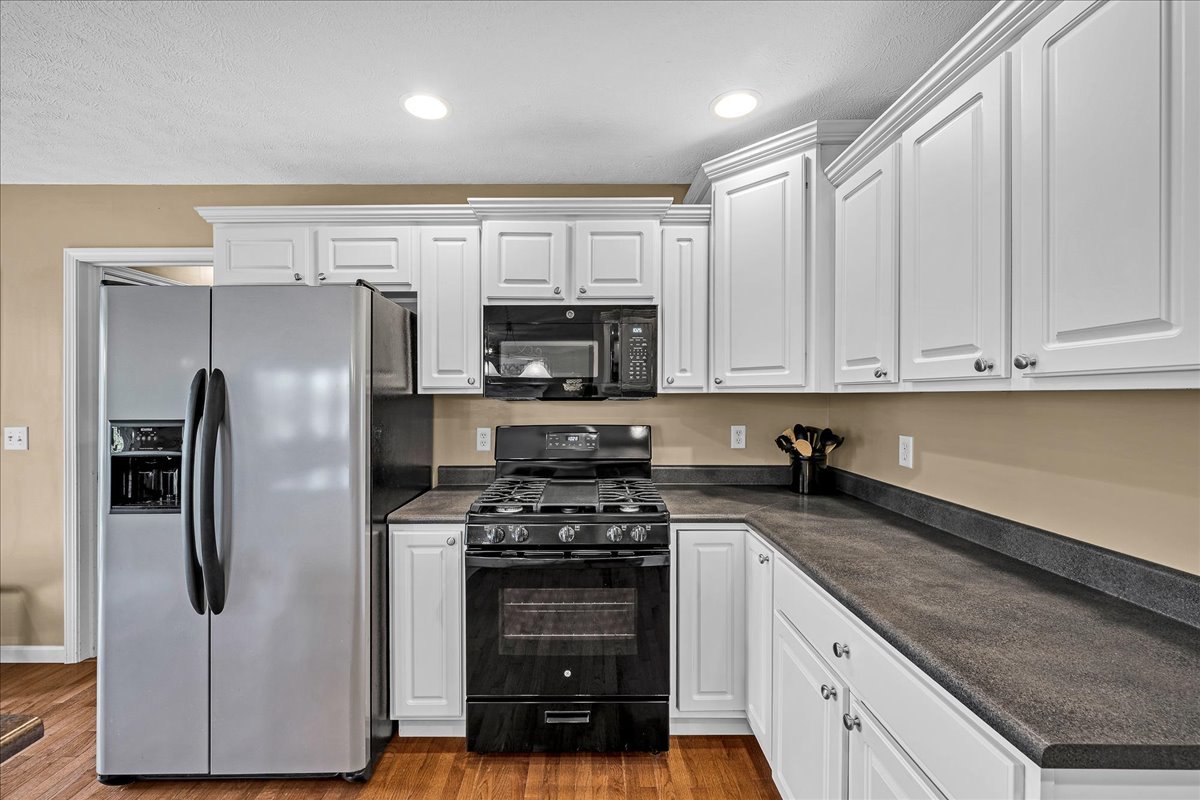 9 Willowbend Court, Bloomington, IL 61705