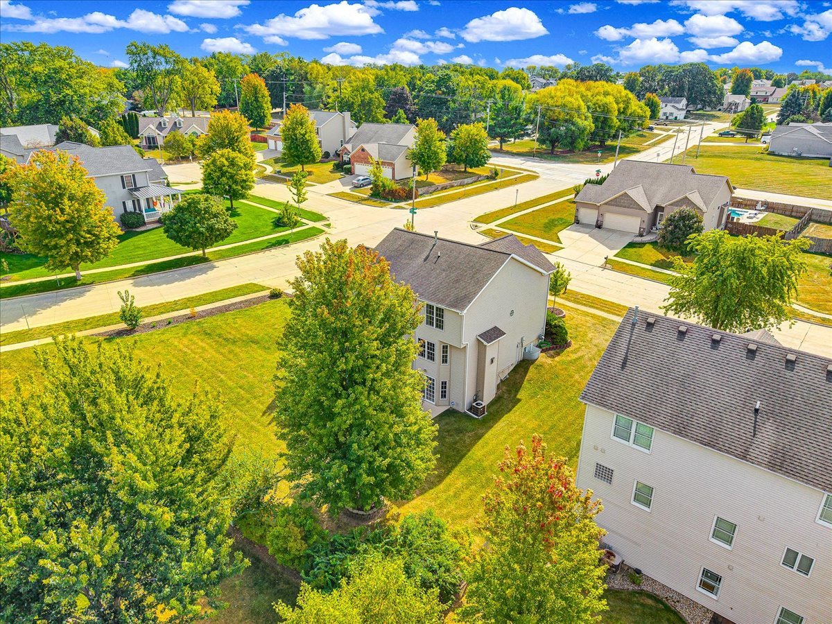 9 Willowbend Court, Bloomington, IL 61705