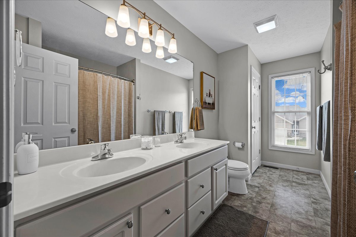 9 Willowbend Court, Bloomington, IL 61705