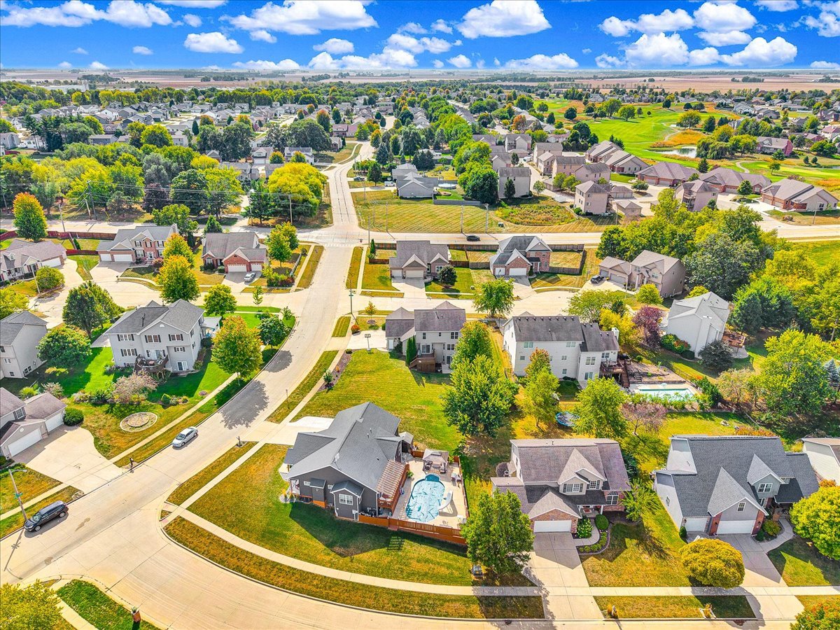 9 Willowbend Court, Bloomington, IL 61705