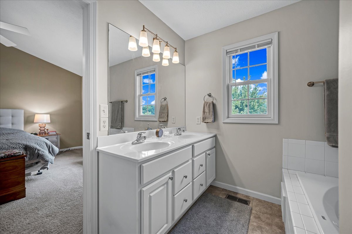 9 Willowbend Court, Bloomington, IL 61705