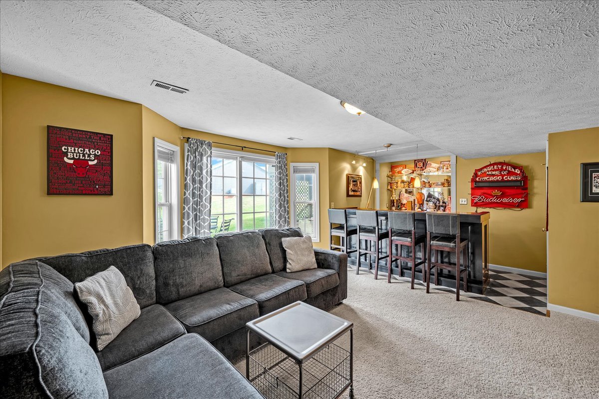 9 Willowbend Court, Bloomington, IL 61705