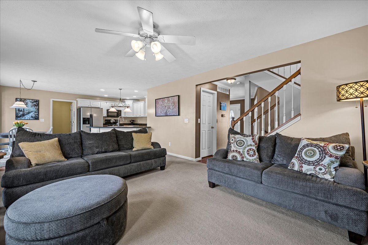 9 Willowbend Court, Bloomington, IL 61705