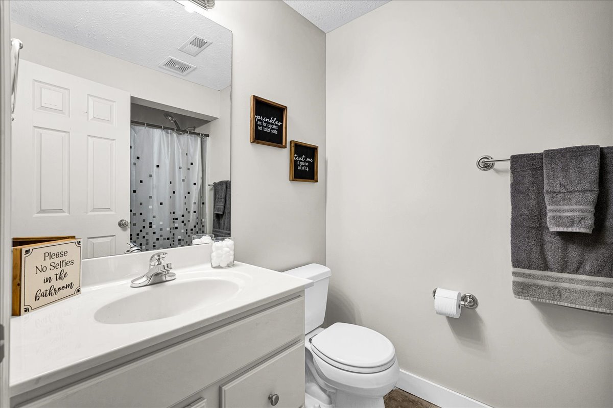 9 Willowbend Court, Bloomington, IL 61705