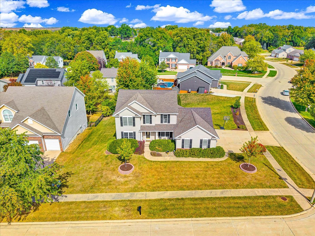 9 Willowbend Court, Bloomington, IL 61705