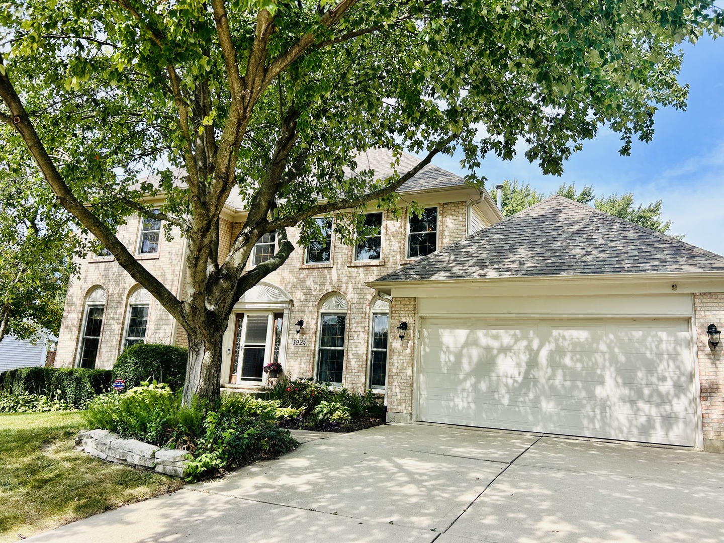1924 Vassar Drive, Naperville, IL 60565