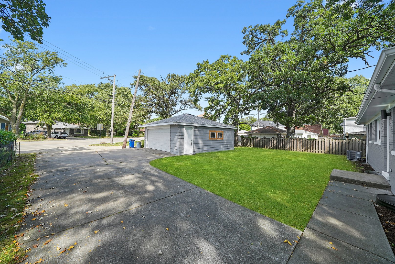 9624 W Shore Drive, Oak Lawn, IL 60453