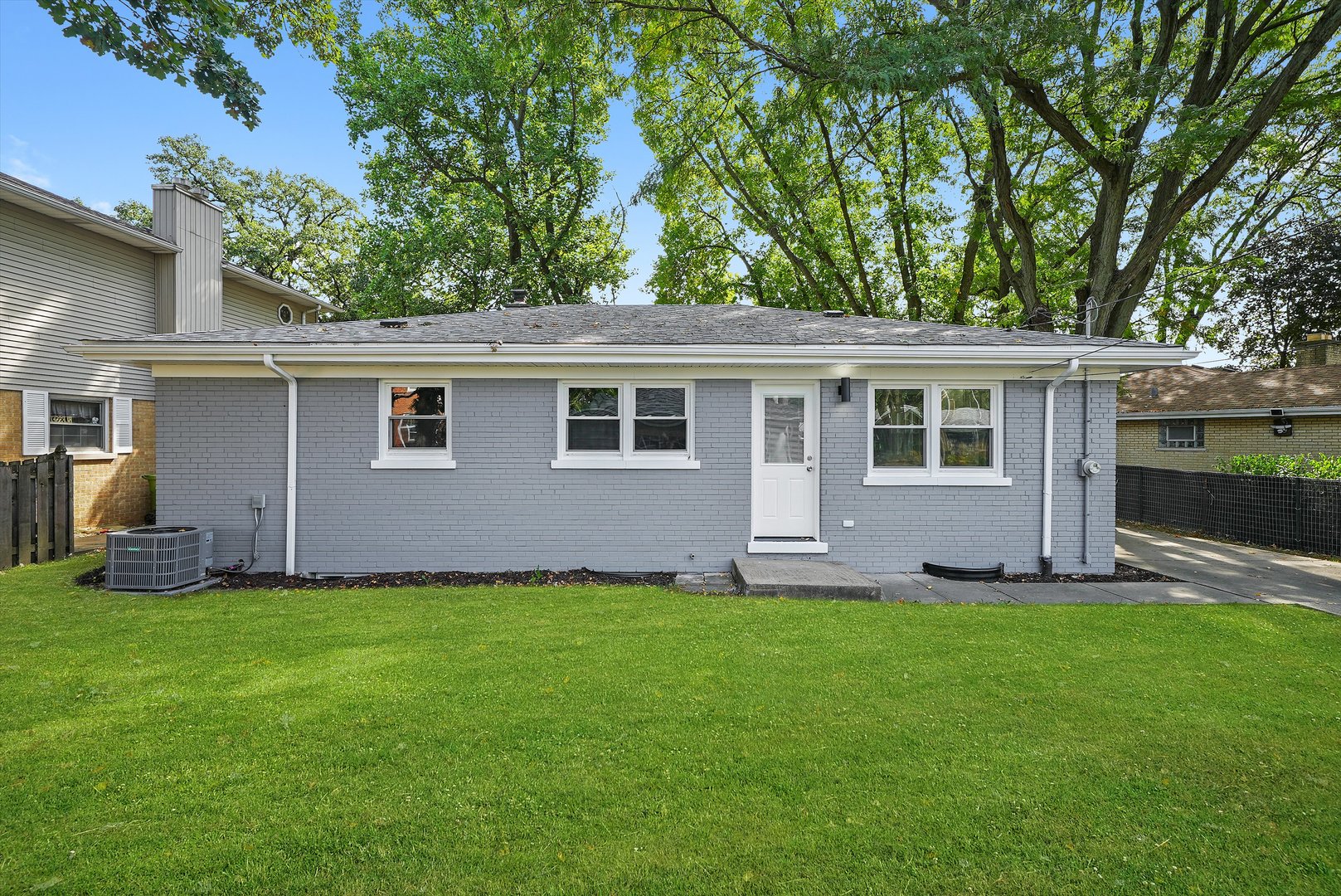 9624 W Shore Drive, Oak Lawn, IL 60453