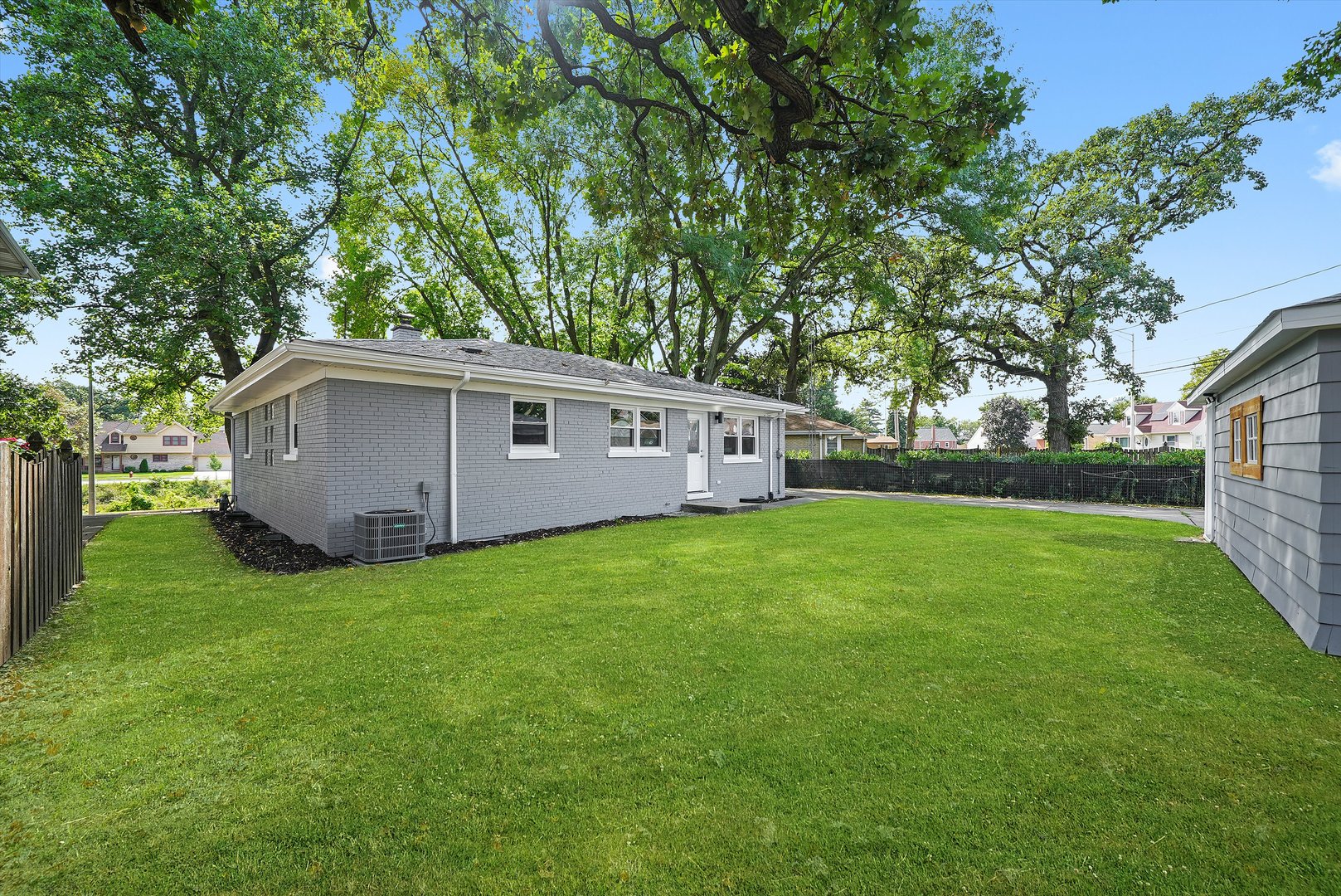 9624 W Shore Drive, Oak Lawn, IL 60453
