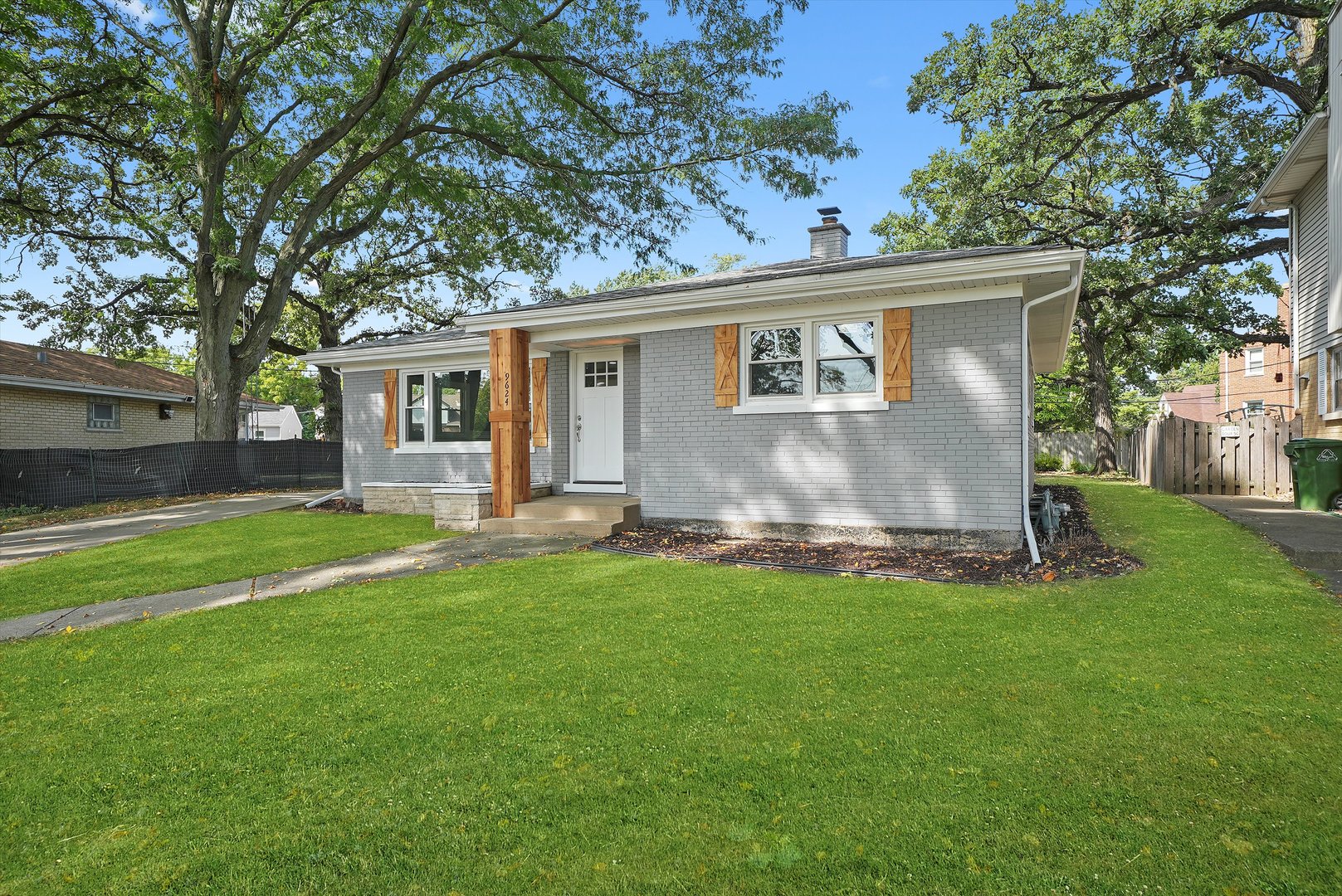 9624 W Shore Drive, Oak Lawn, IL 60453