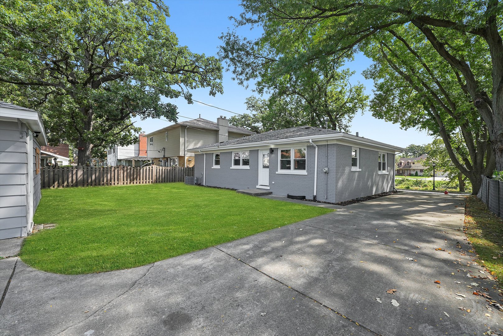 9624 W Shore Drive, Oak Lawn, IL 60453