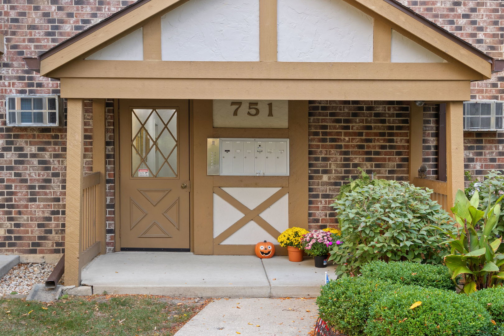 751 S DWYER Avenue #F, Arlington Heights, IL 60005
