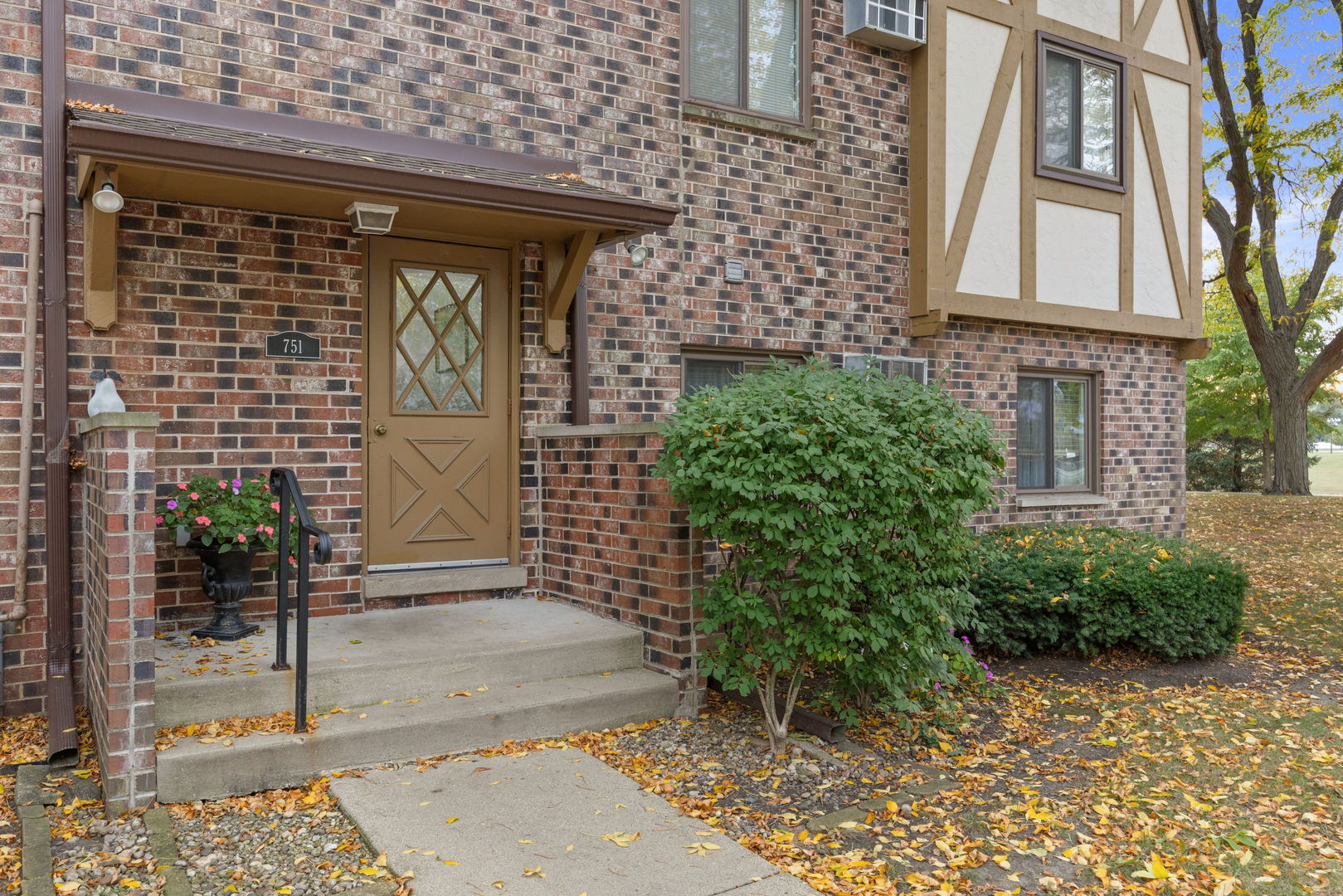 751 S DWYER Avenue #F, Arlington Heights, IL 60005