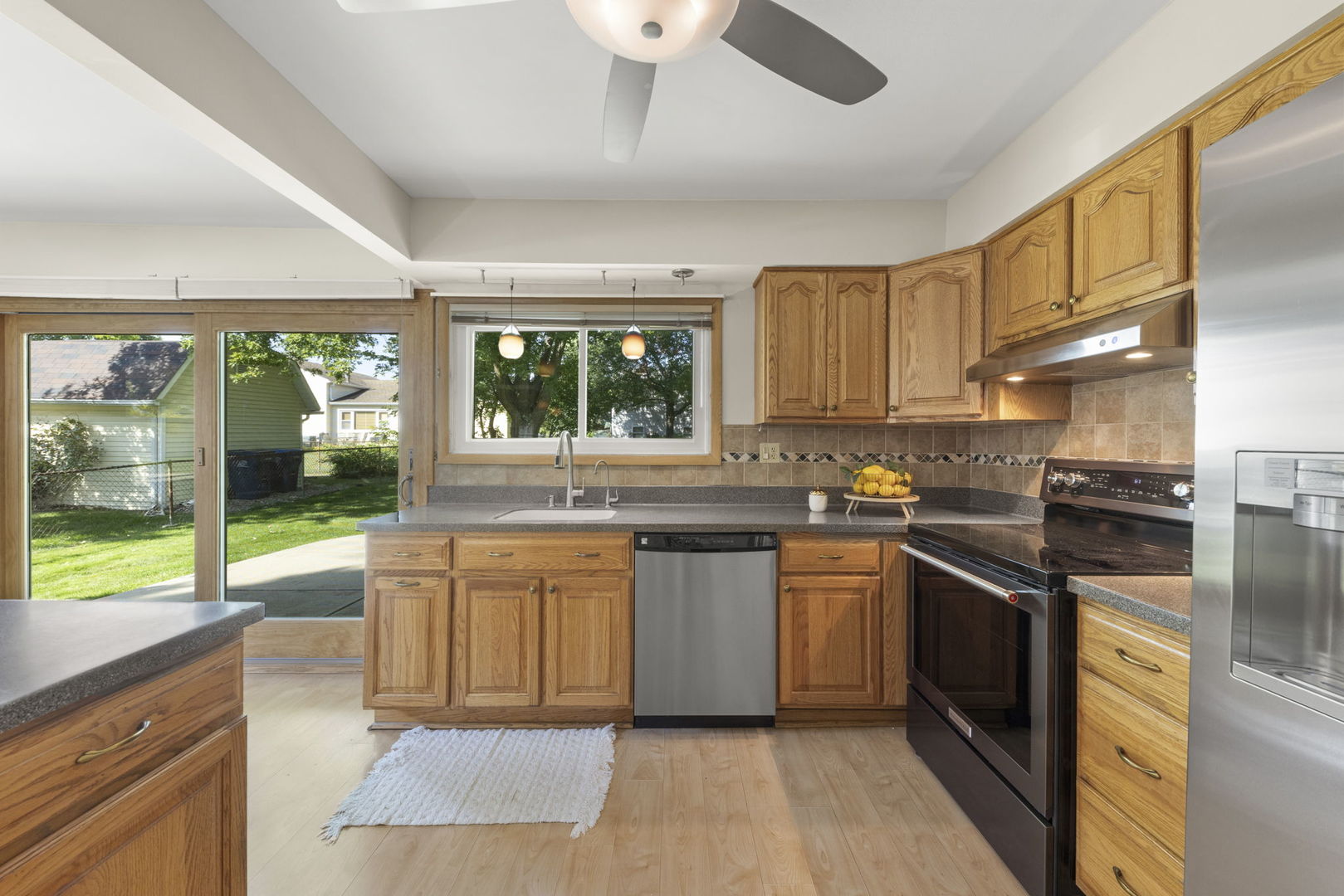 100 Ellington Drive, Schaumburg, IL 60194