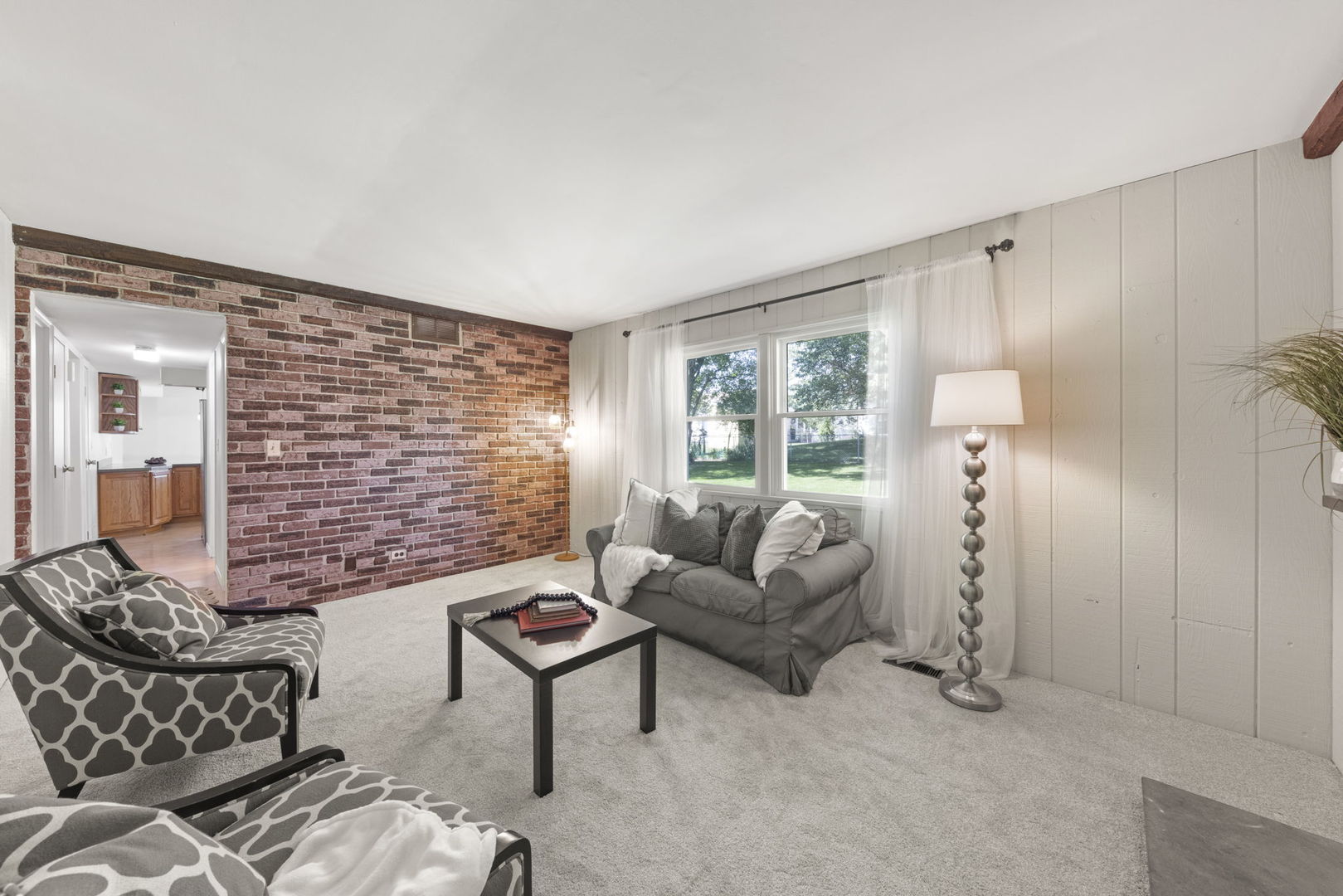 100 Ellington Drive, Schaumburg, IL 60194