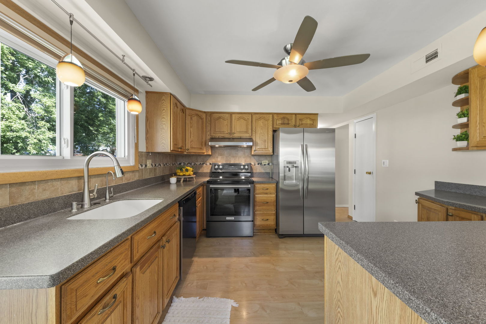 100 Ellington Drive, Schaumburg, IL 60194