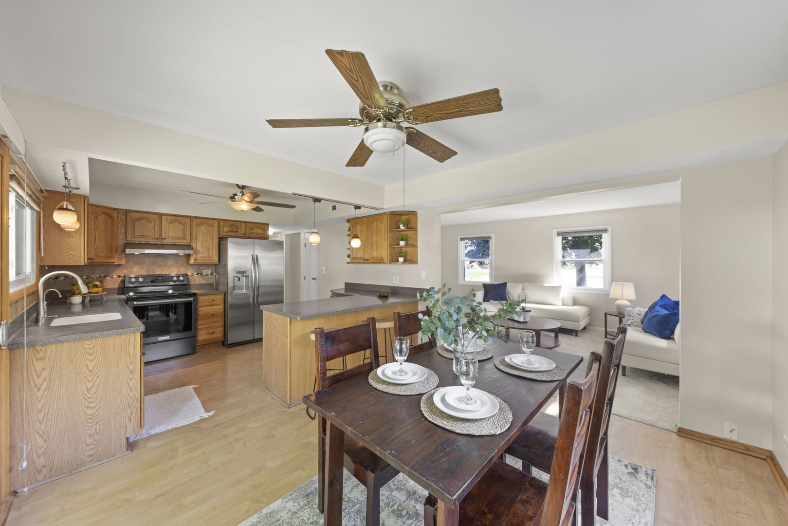 100 Ellington Drive, Schaumburg, IL 60194