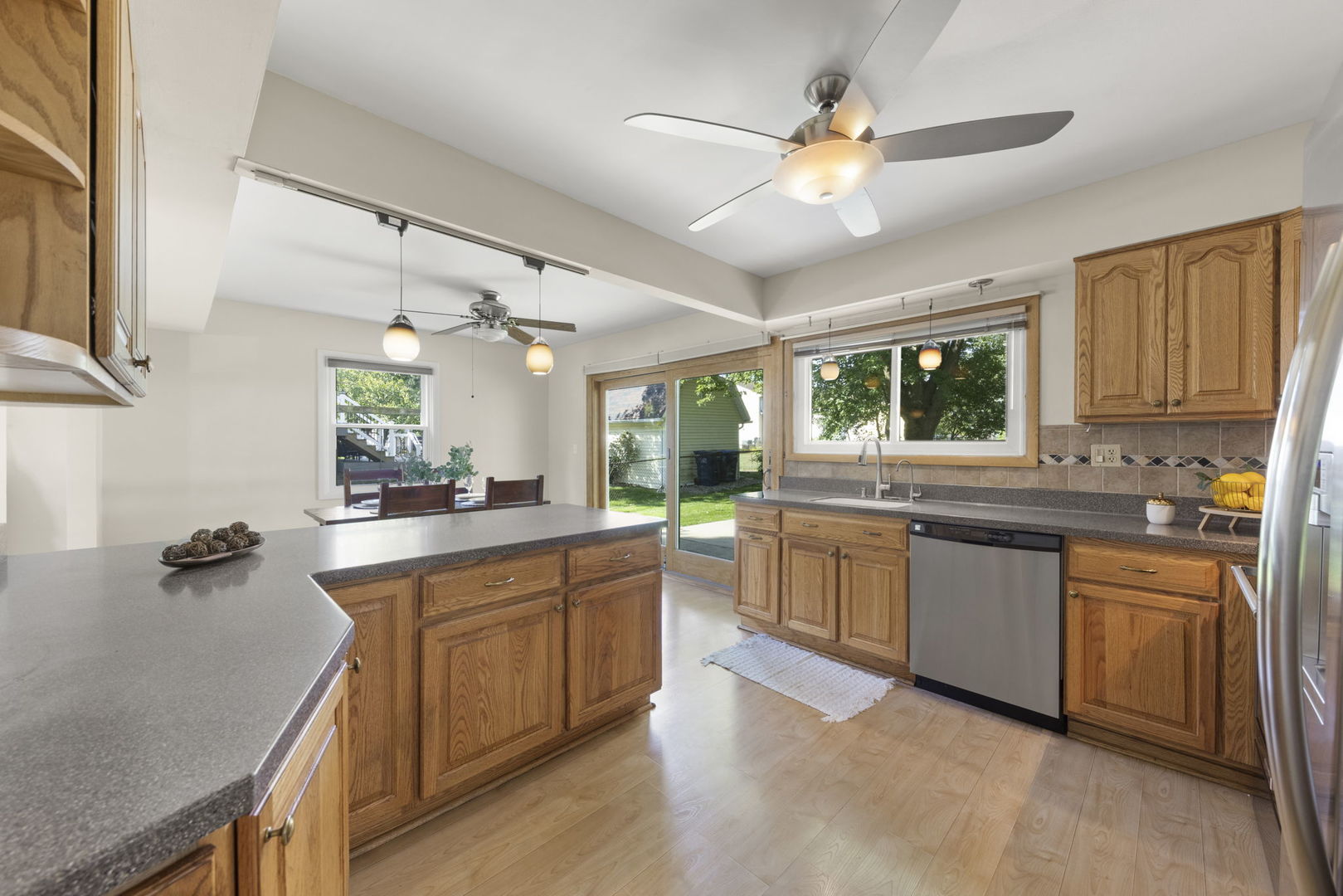 100 Ellington Drive, Schaumburg, IL 60194