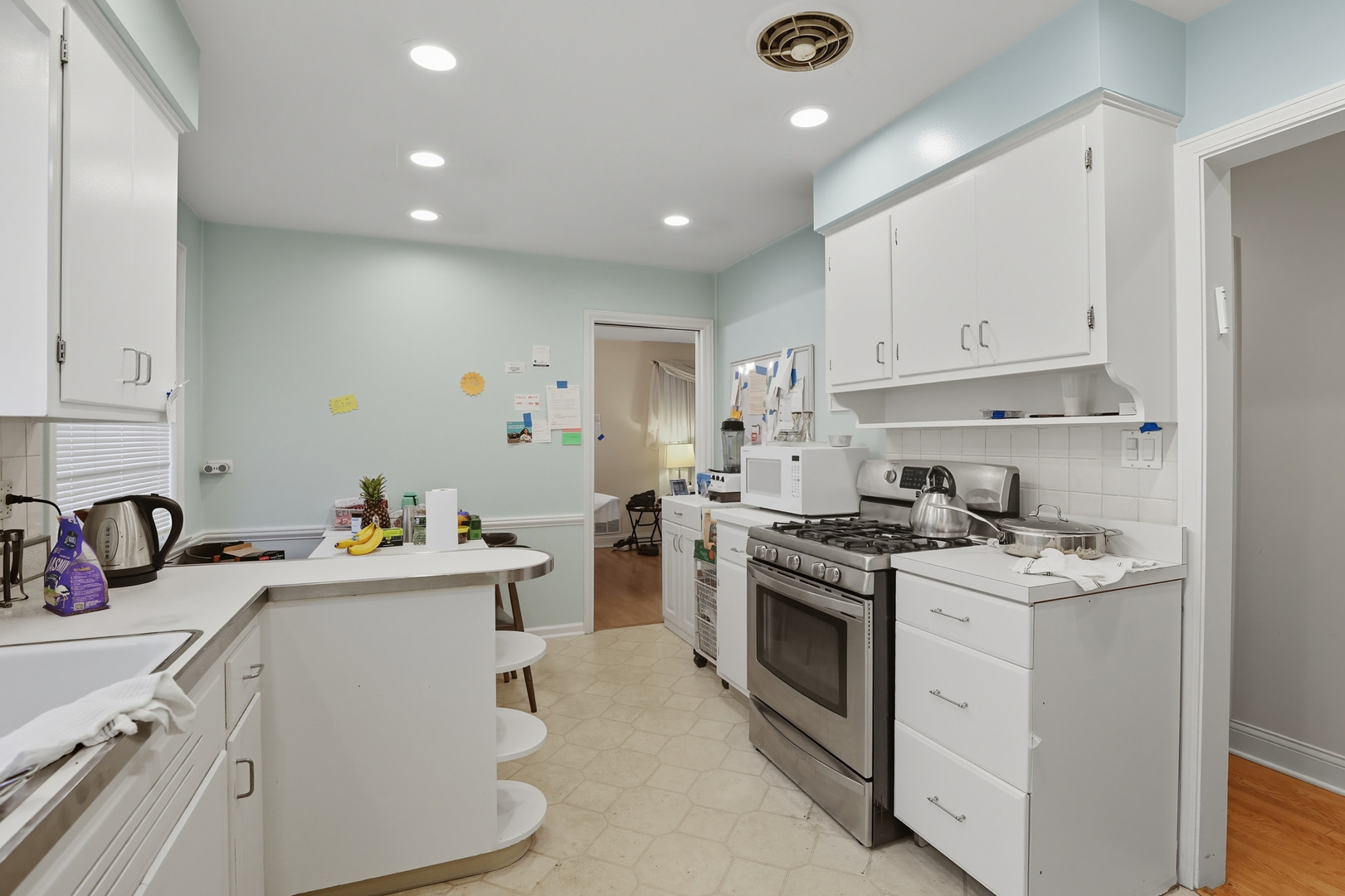 8728 Trumbull Avenue, Skokie, IL 60076