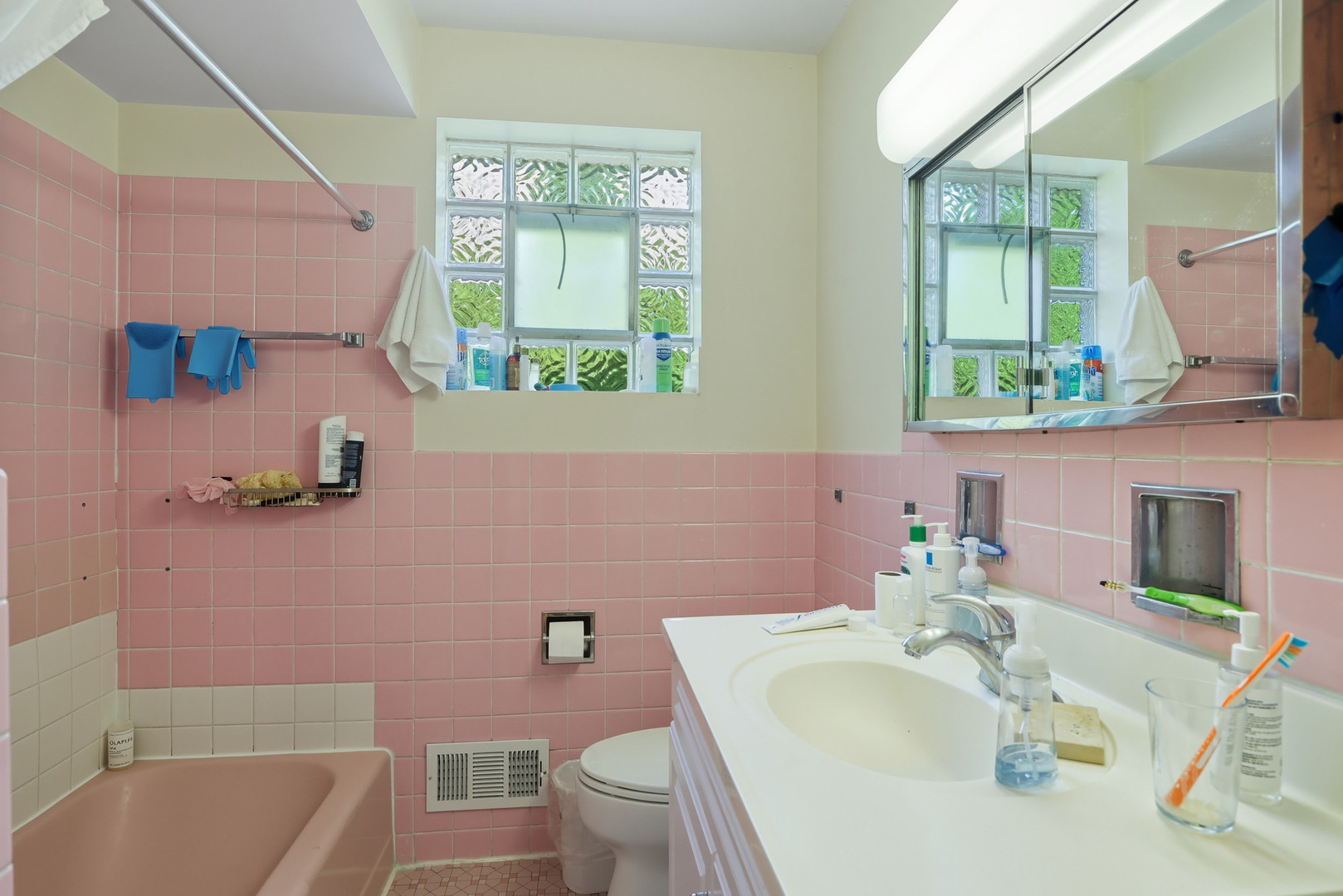 8728 Trumbull Avenue, Skokie, IL 60076