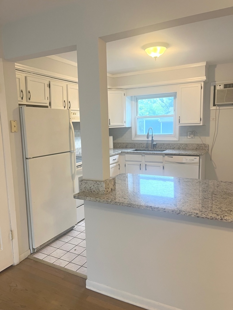 7952 Madison Street #3W, River Forest, IL 60305
