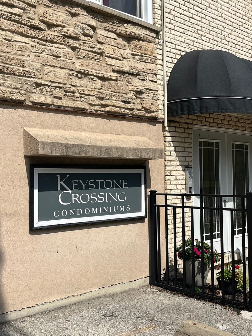 7952 Madison Street #3W, River Forest, IL 60305