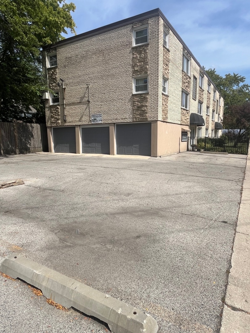 7952 Madison Street #3W, River Forest, IL 60305
