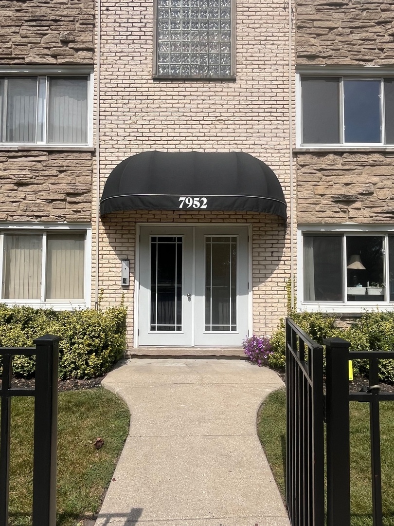 7952 Madison Street #3W, River Forest, IL 60305