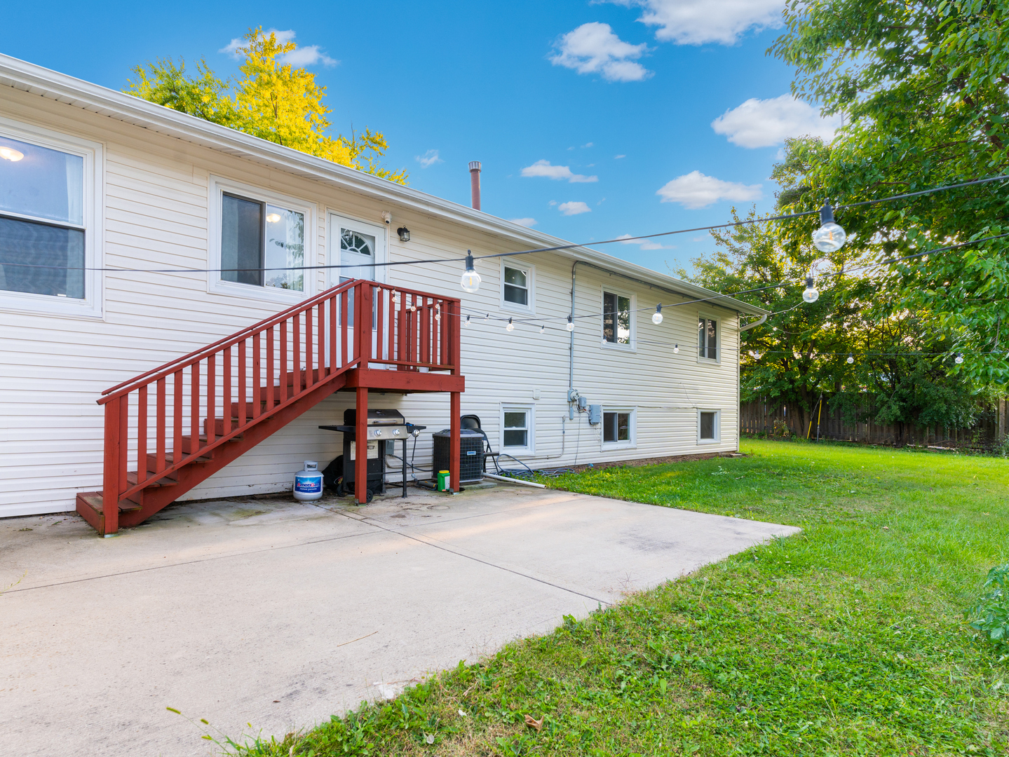 1591 Hillcrest Avenue, Hanover Park, IL 60133
