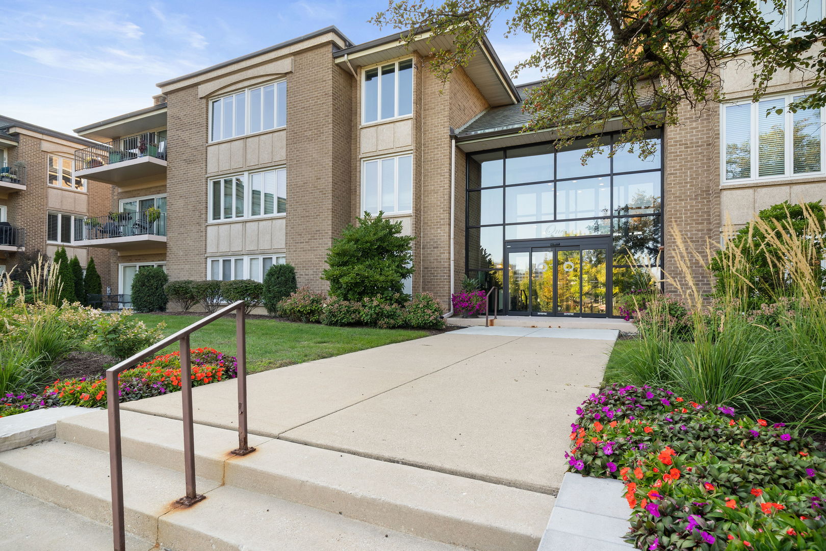 1 Oak Brook Club Drive #A301, Oak Brook, IL 60523