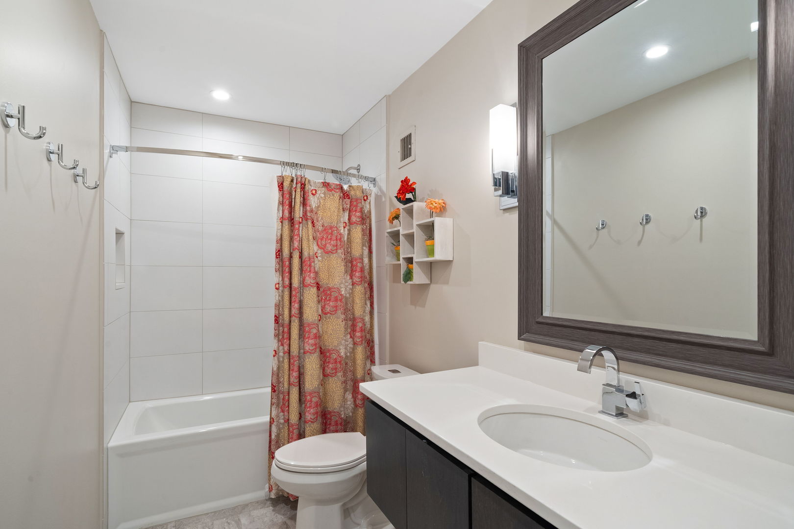 1 Oak Brook Club Drive #A301, Oak Brook, IL 60523