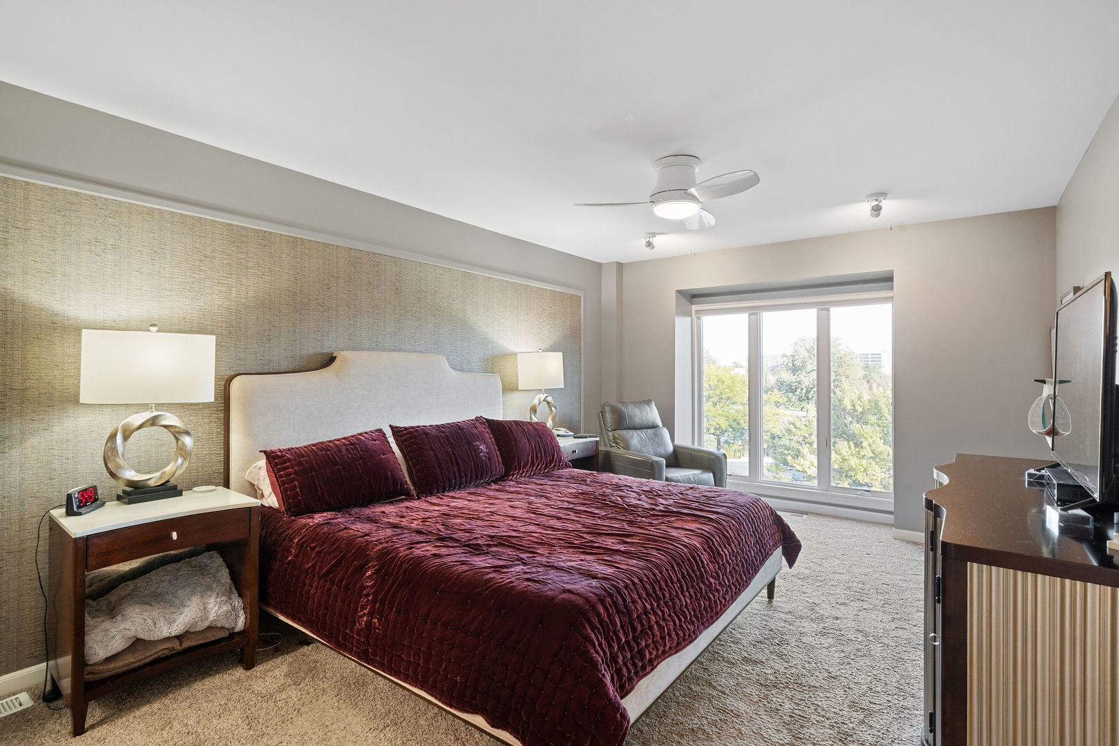 1 Oak Brook Club Drive #A301, Oak Brook, IL 60523