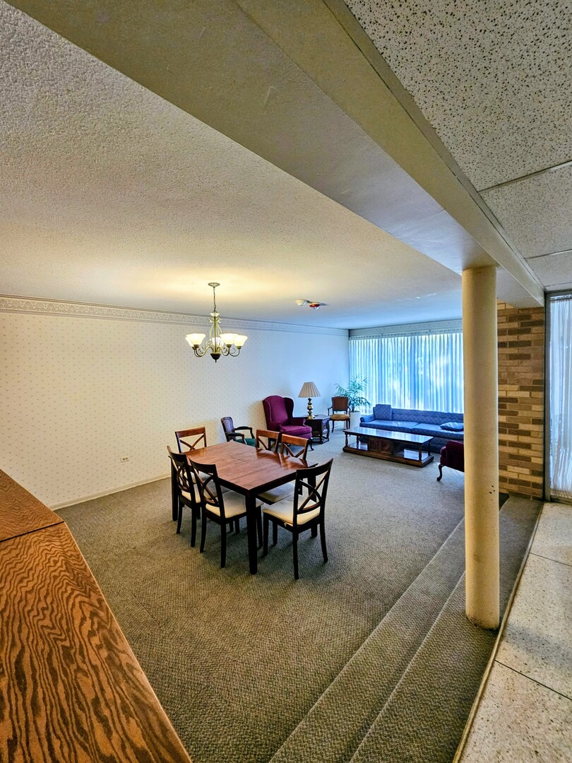 224 S Oak Park Avenue #1B, Oak Park, IL 60302