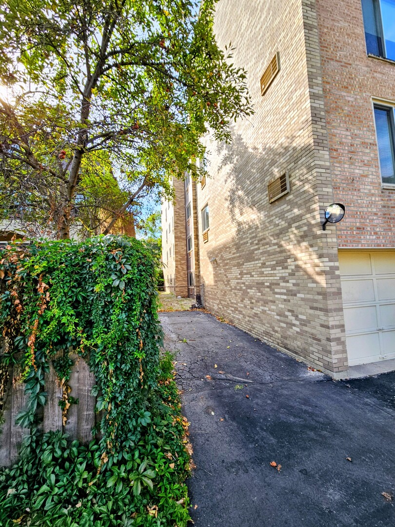 224 S Oak Park Avenue #1B, Oak Park, IL 60302