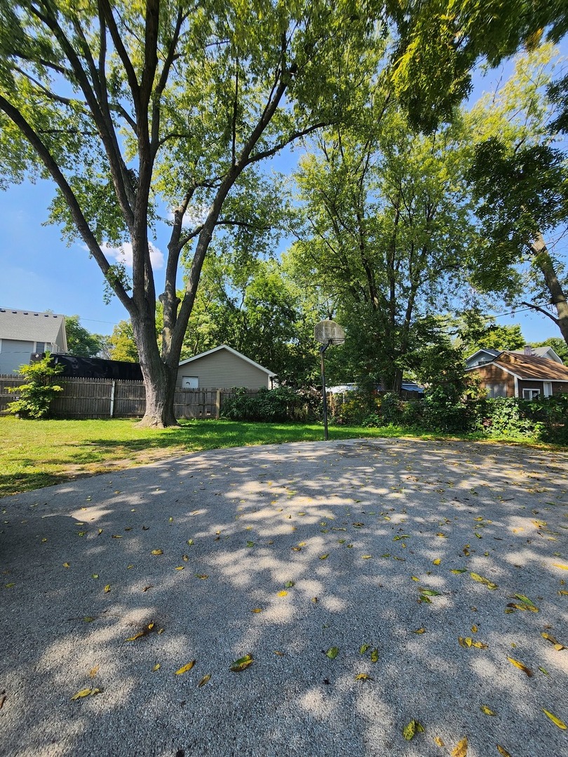 450 Center Avenue #W, Aurora, IL 60505