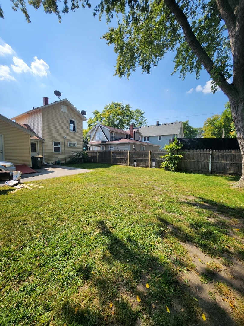 450 Center Avenue #W, Aurora, IL 60505