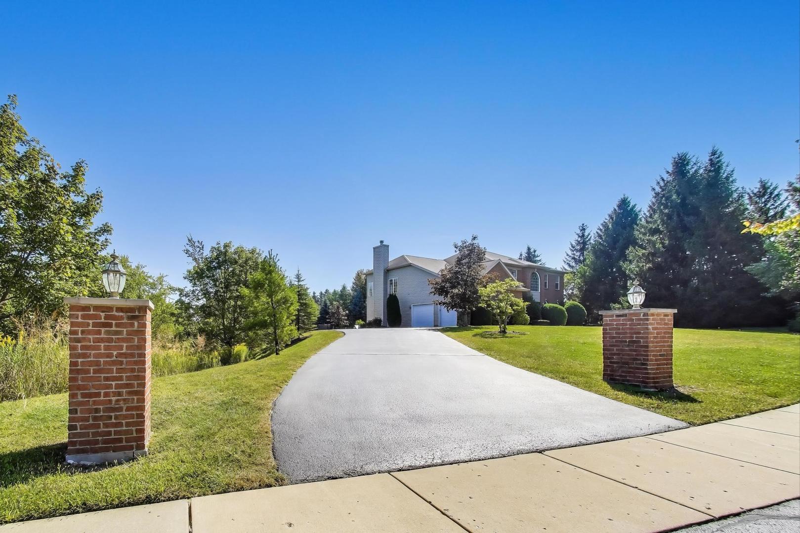 5205 Notting Hill Road, Gurnee, IL 60031