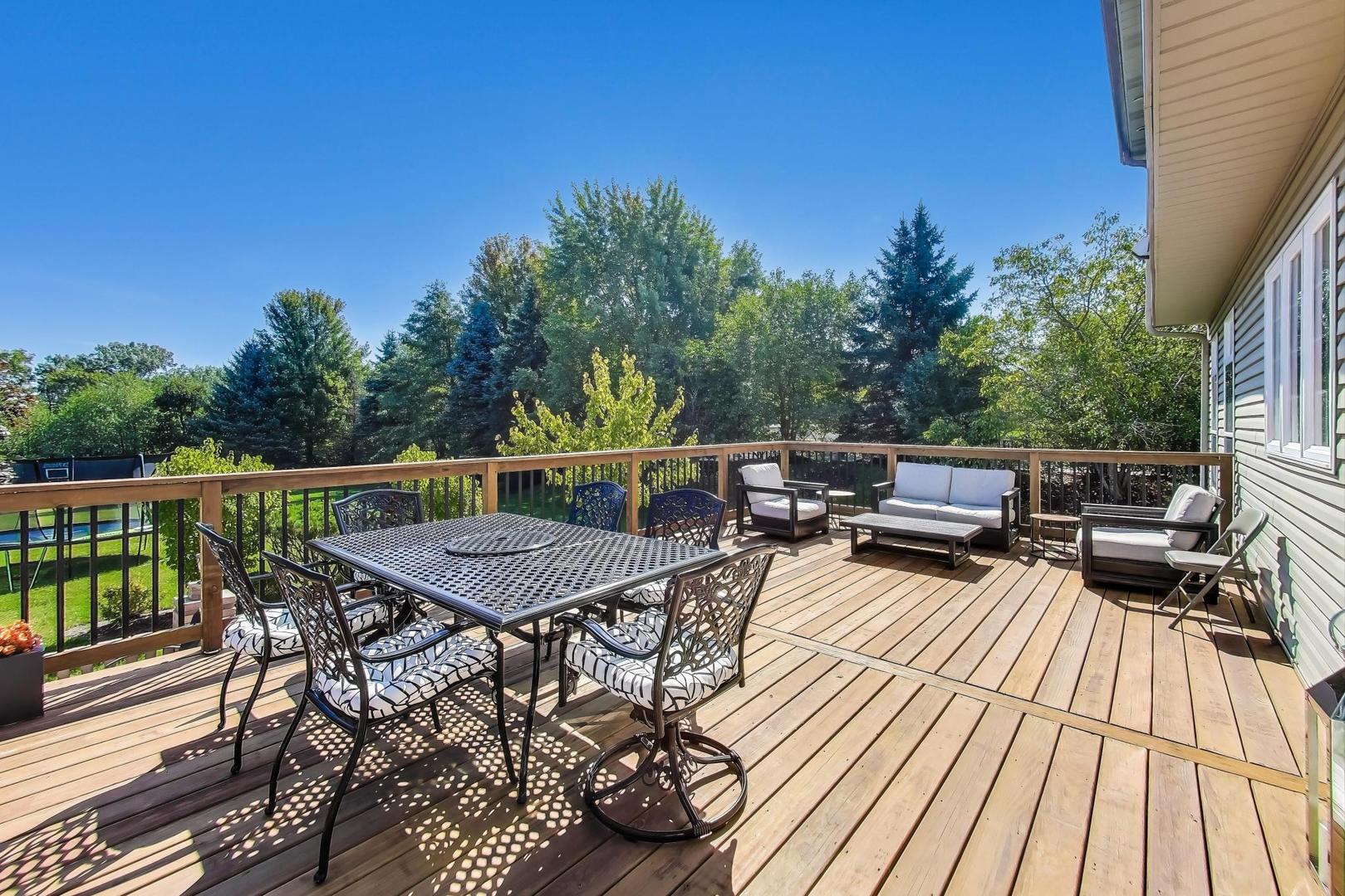 5205 Notting Hill Road, Gurnee, IL 60031
