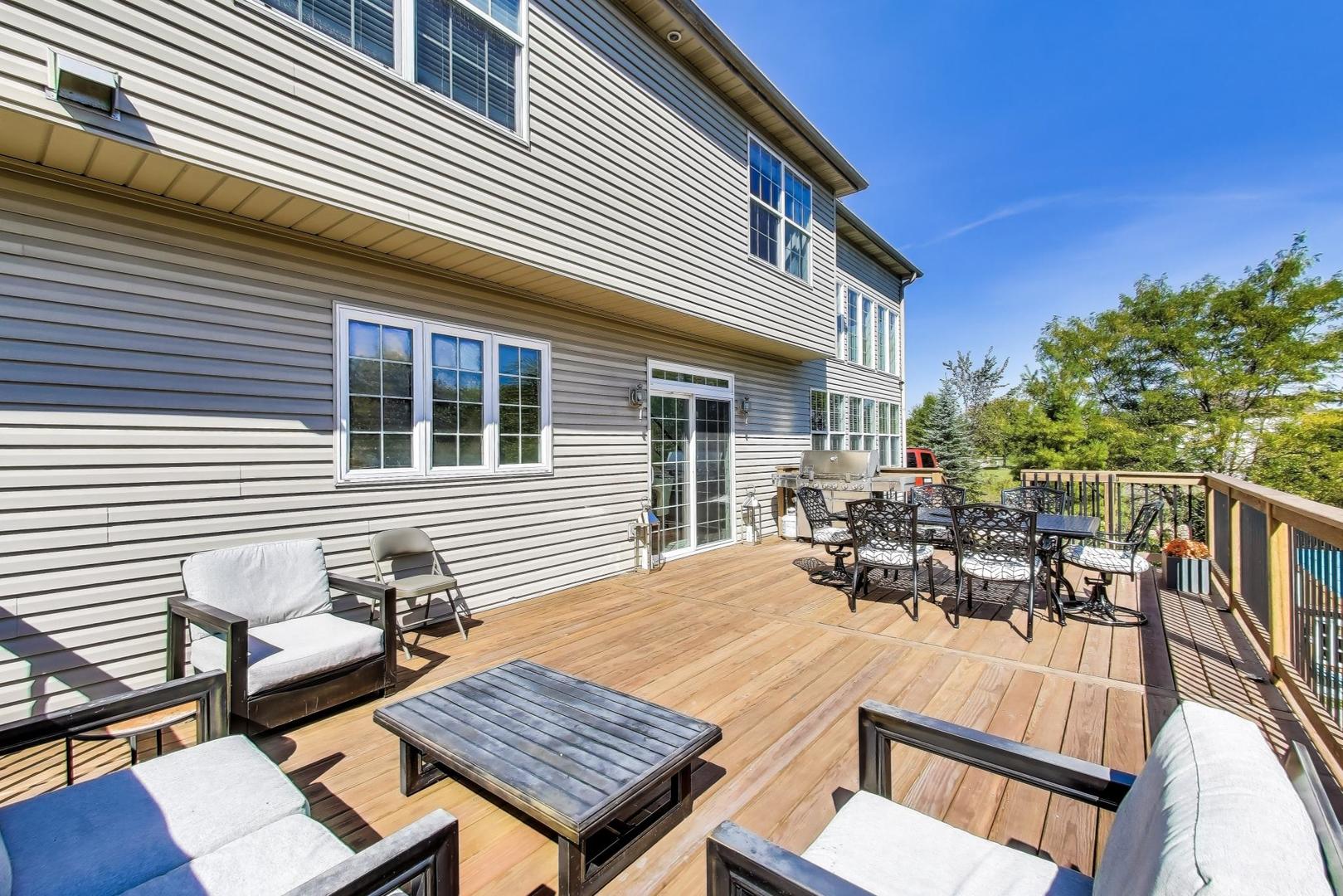 5205 Notting Hill Road, Gurnee, IL 60031
