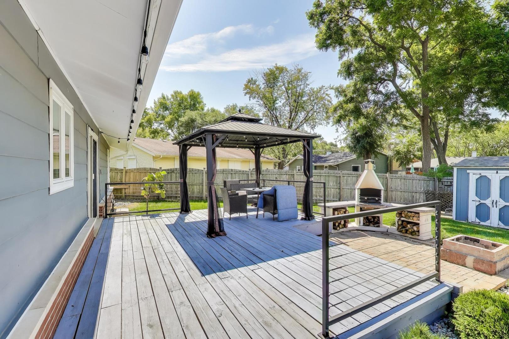 260 Mulberry Lane, Elk Grove Village, IL 60007