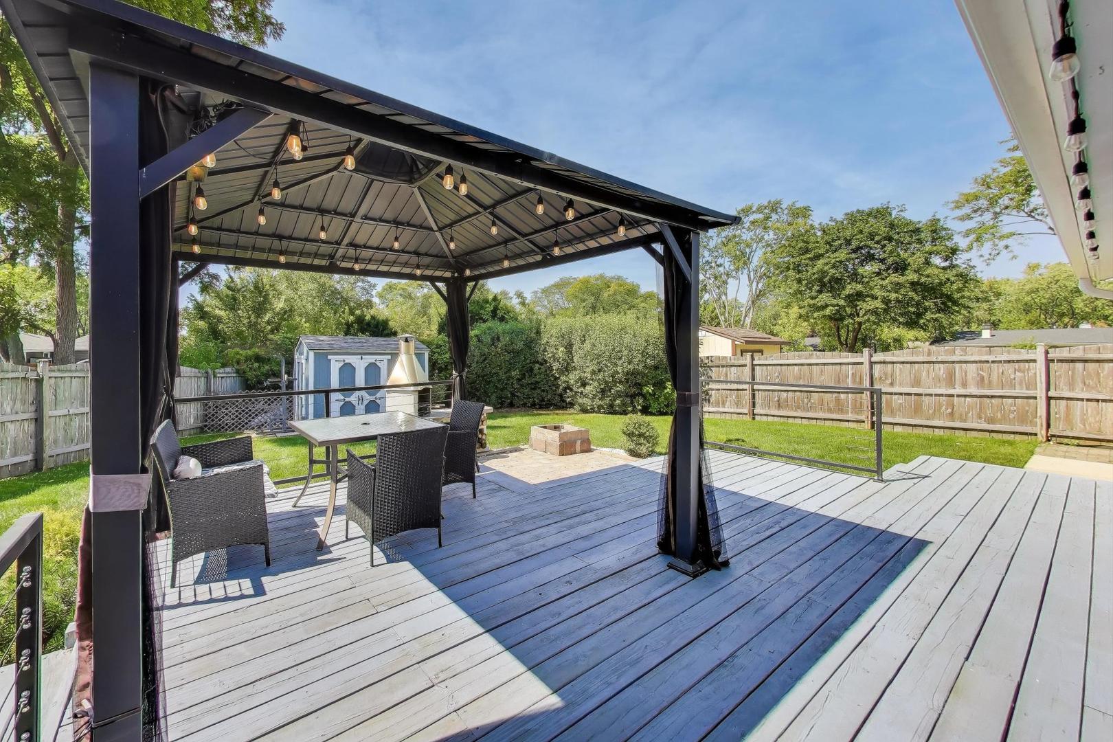 260 Mulberry Lane, Elk Grove Village, IL 60007