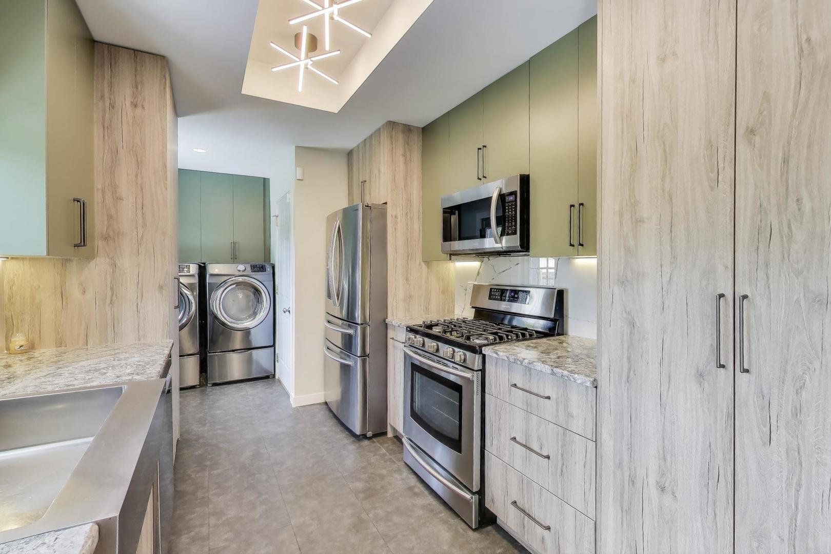 260 Mulberry Lane, Elk Grove Village, IL 60007