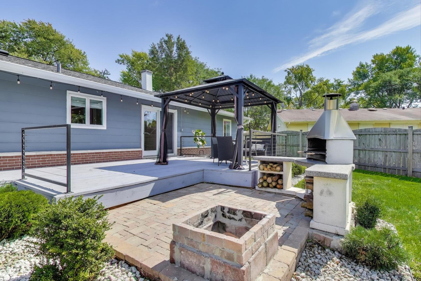 260 Mulberry Lane, Elk Grove Village, IL 60007