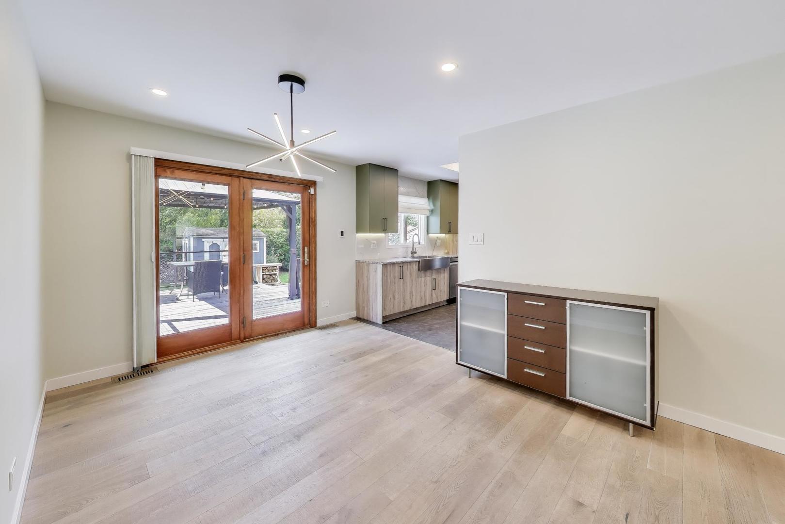 260 Mulberry Lane, Elk Grove Village, IL 60007